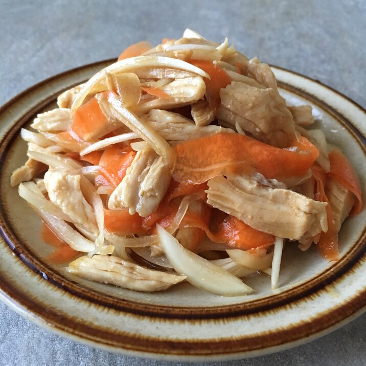 蒸し鶏と人参と新玉ねぎの中華和え♪